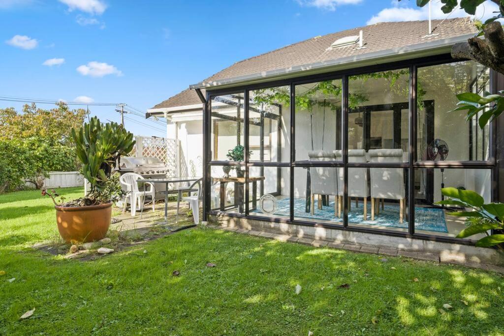 Not Usually Available - Lucky U! Auckland Exteriér fotografie